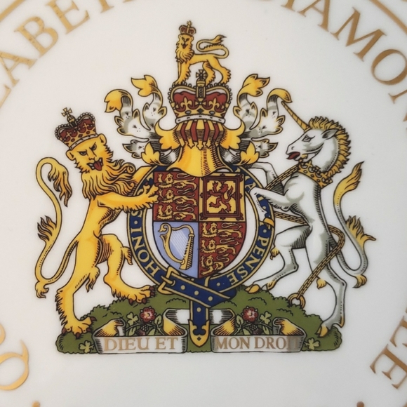 Royal Worcester Queen Elizabeth Diamond Jubilee round tray NWT - Picture 7 of 8